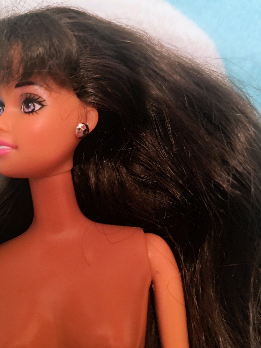Vintage Barbie Doll with Dark Brown Hair and Pink Lips - Picture 15 of 15